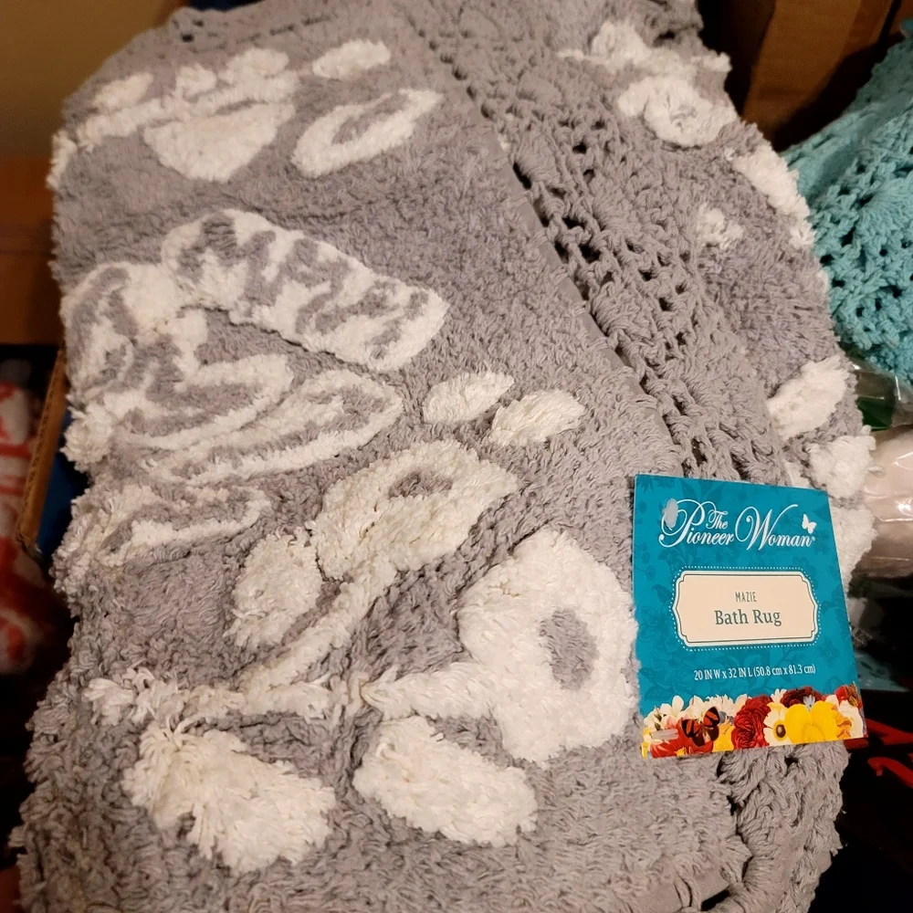 Pioneer Woman Mazie Bath Rug